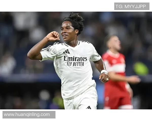 曼城友谊赛逆转里昂帽子戏法引爆全场战术解析与精彩瞬间回顾