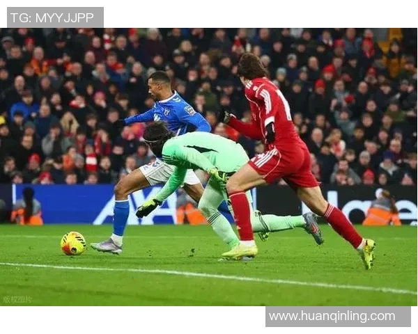 中超激战：尤文图斯狂胜利物浦六比二乌龙球瞬间引发全场沸腾